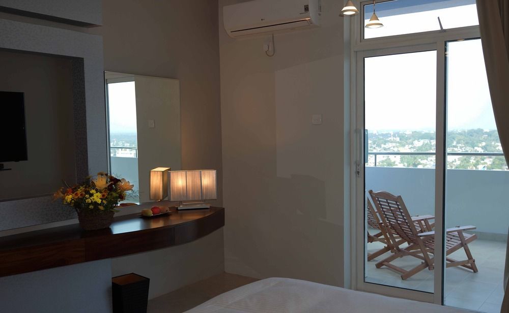 The Penthouse Above Sea Apartment Dehiwala-Mount Lavinia Ngoại thất bức ảnh