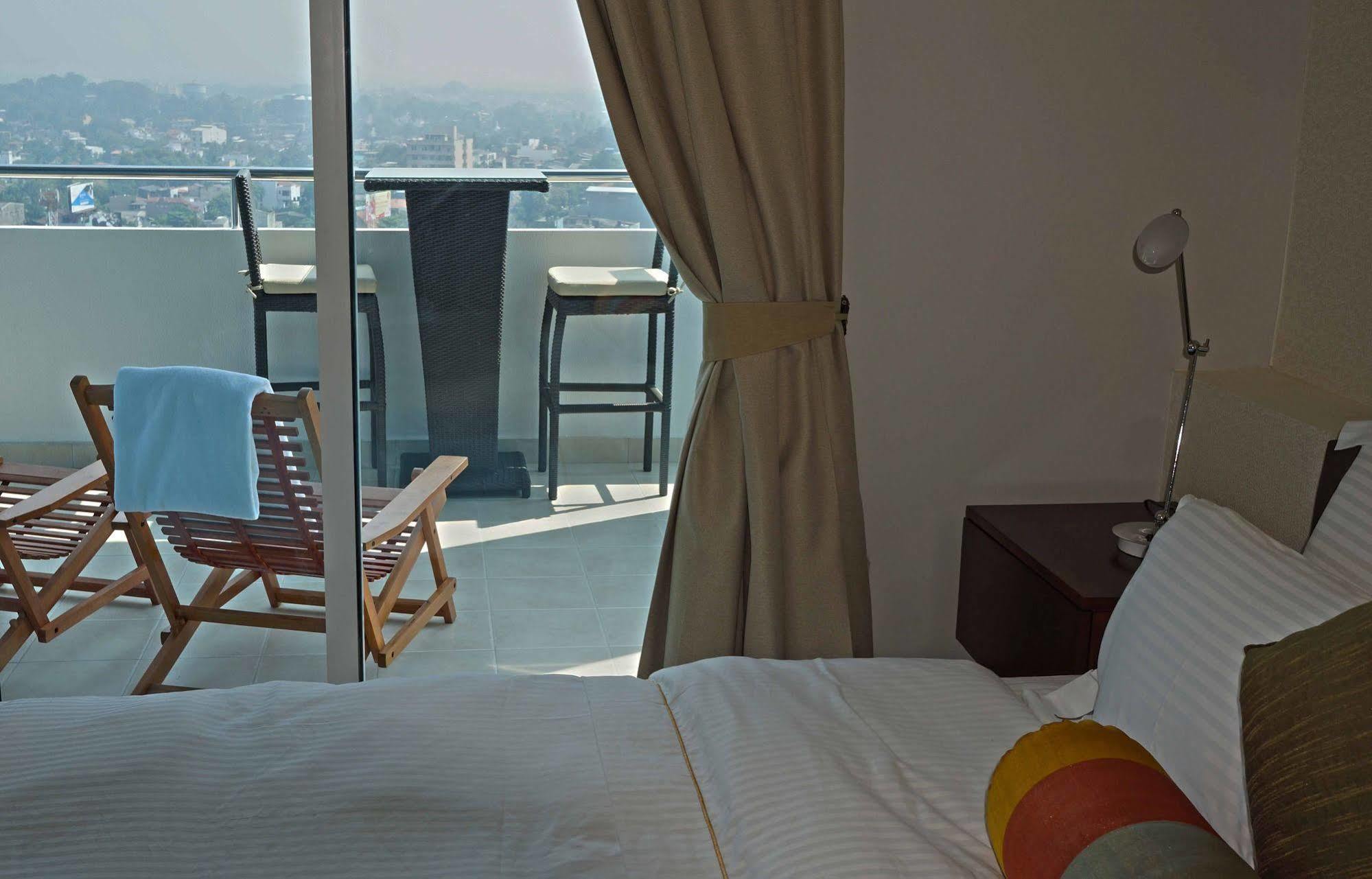 The Penthouse Above Sea Apartment Dehiwala-Mount Lavinia Ngoại thất bức ảnh